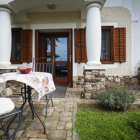 Kali Borhaz - Nyaralohazak Ferienhaus Köveskál