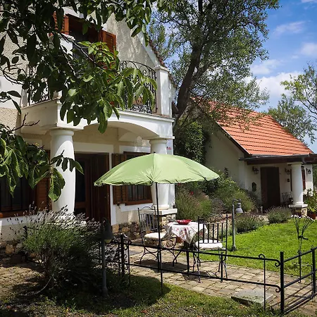 Ferienhaus Kali Borhaz - Nyaralohazak Köveskál